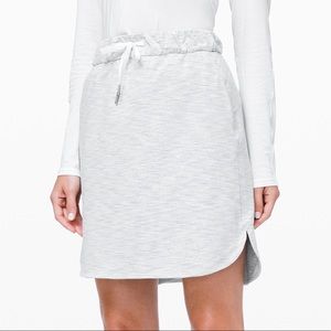 BNWT LULULEMON On the Fly Skirt 21” - Size 10